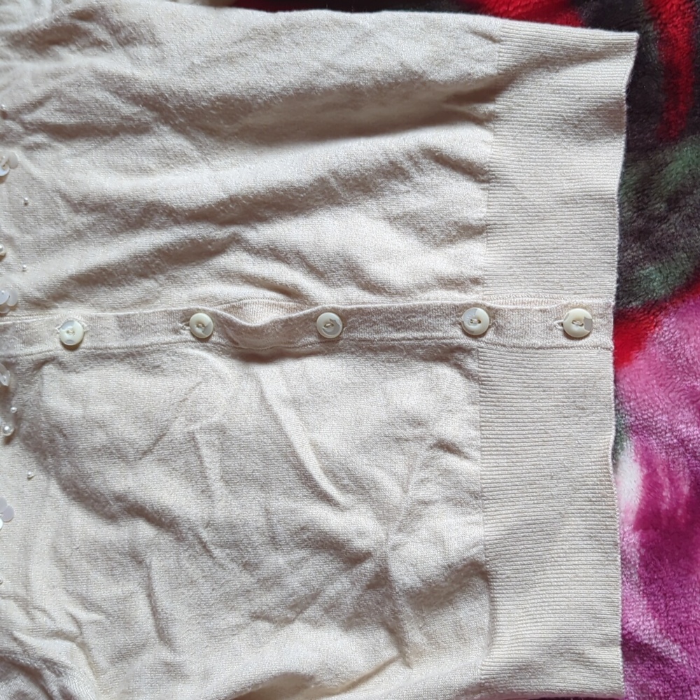 ๐ธ le reve vaniller Japanese Cream Flower Design Beaded Cardigan - Picture 4 of 6